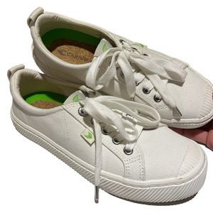 Cariuma OCA Low Canvas Sneaker Off-White cork & memory foam insole